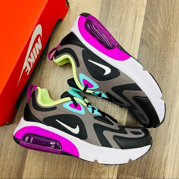 Nike Shoes - Nike Air Max 200